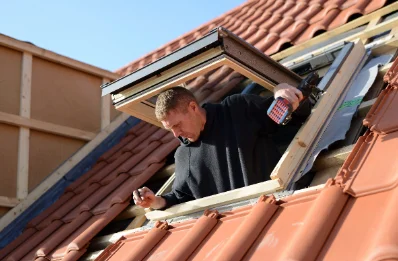 Pose de fenêtres de toit Velux à Oriolles